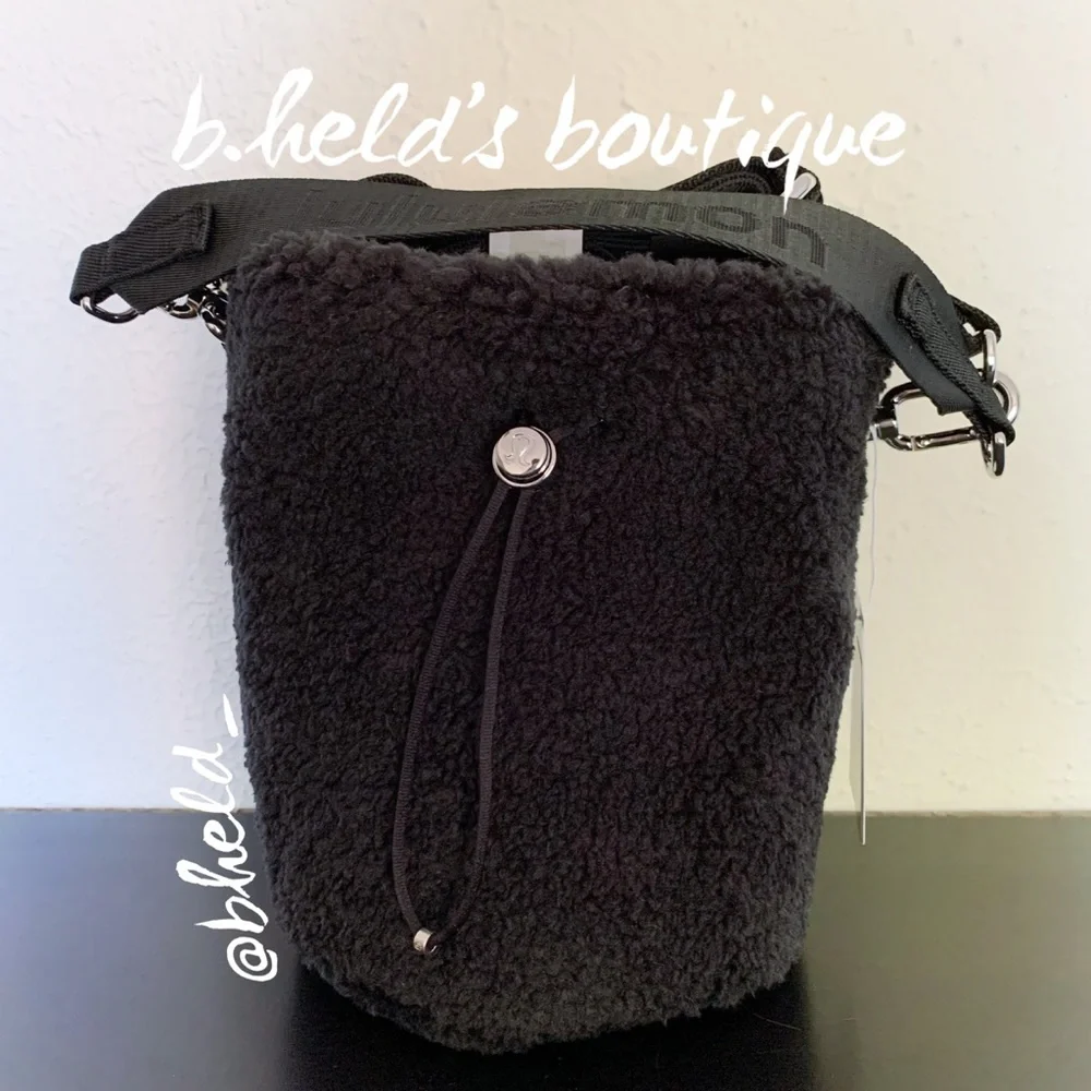 lululemon Crossbody Bucket Bag *Fleece 2.5L in Black One Size Brand New NWT